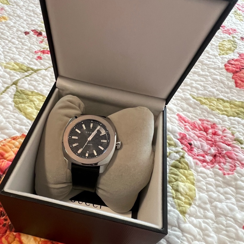 Gucci Black and Silver Watch - Picture 6 of 9
